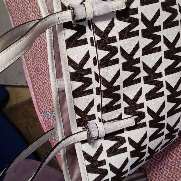 MK Jet Set Travel MD Jet set carryall tote. White and Brown! - Picture 7 of 8